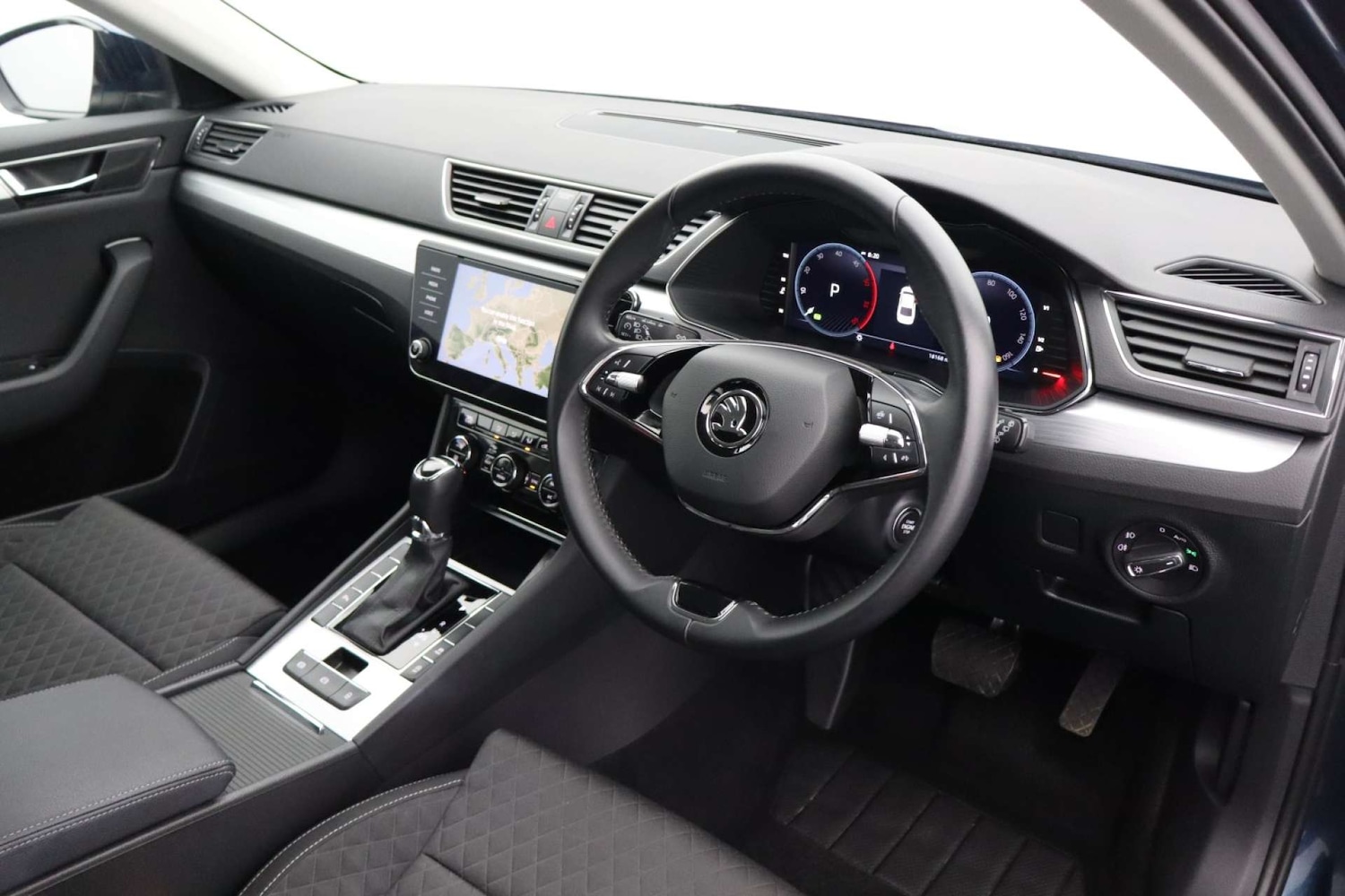 Used Skoda Superb 2023 for sale - 77151107: Photo 2