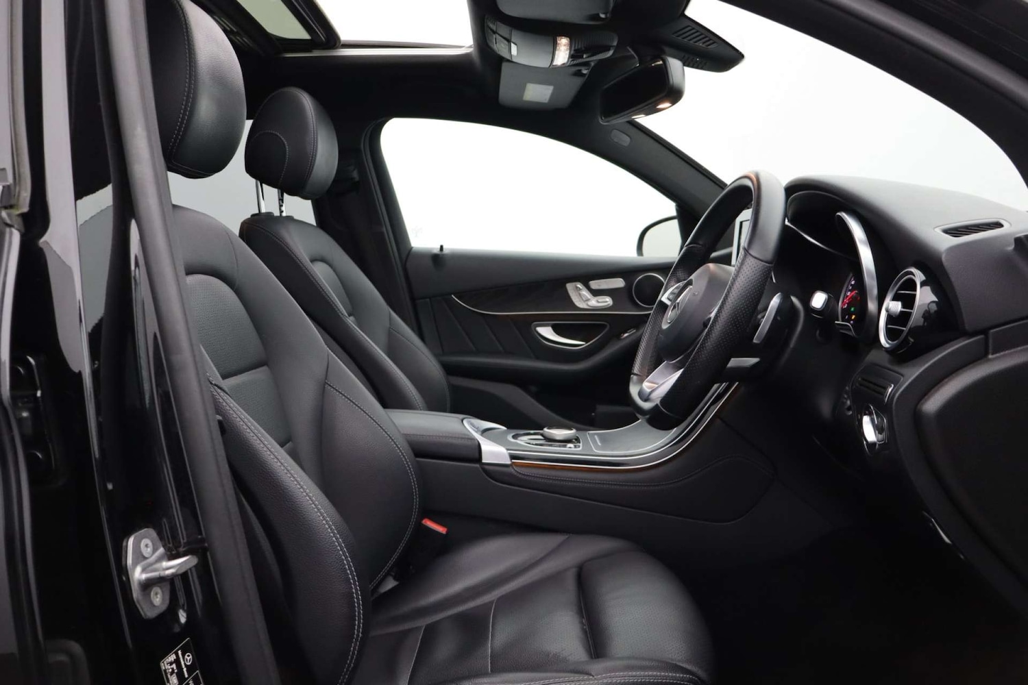 Used Mercedes-Benz GLC 2017 for sale - 77301715: Photo 2