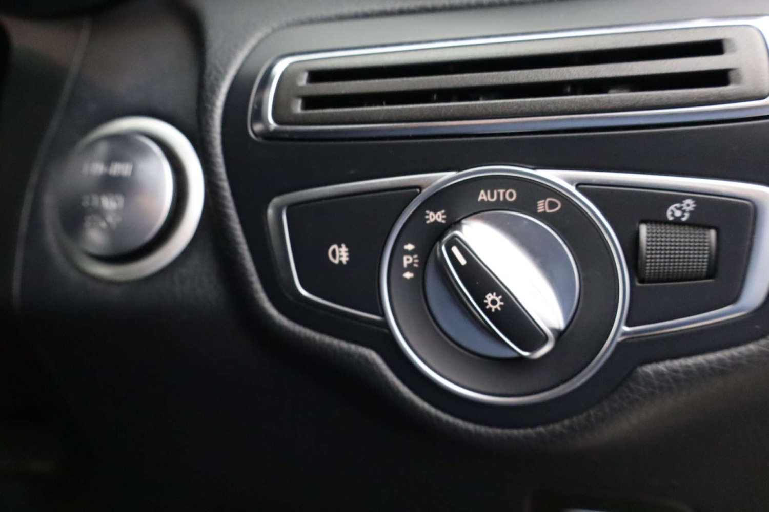 Used Mercedes-Benz GLC 2017 for sale - 77301715: Photo 39