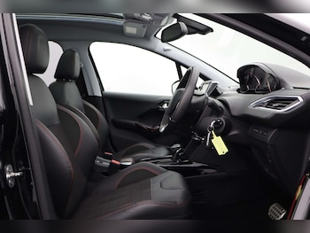 Used Peugeot 2008 2017 for sale - 77621909: Photo