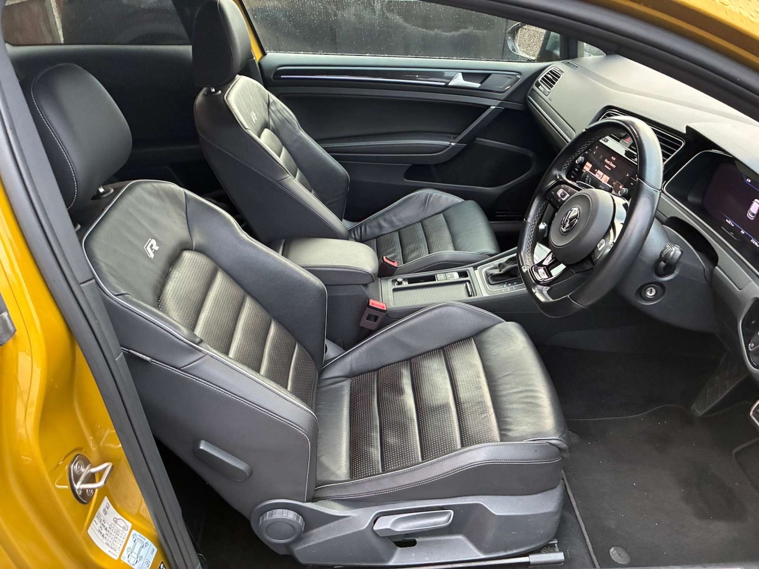 Used Volkswagen Golf 2017 for sale - 77621930: Photo 2