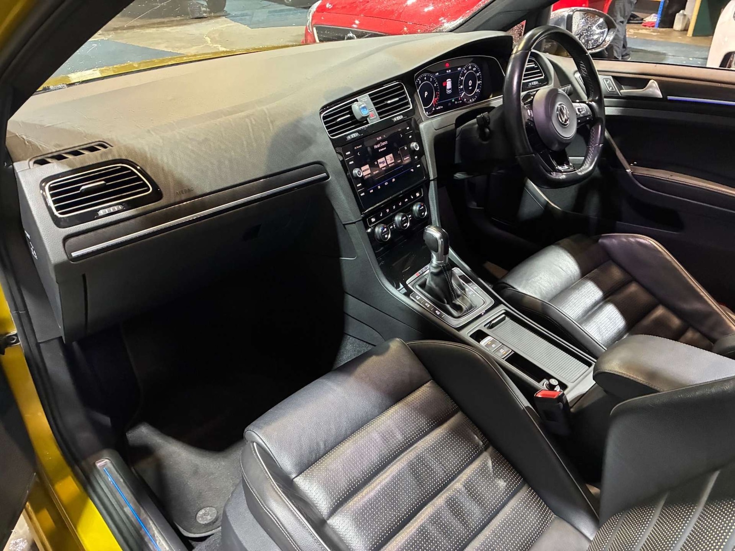 Used Volkswagen Golf 2017 for sale - 77621930: Photo 3