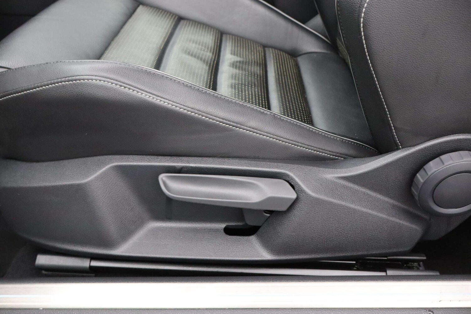 Used Volkswagen Golf 2017 for sale - 77621930: Photo 34