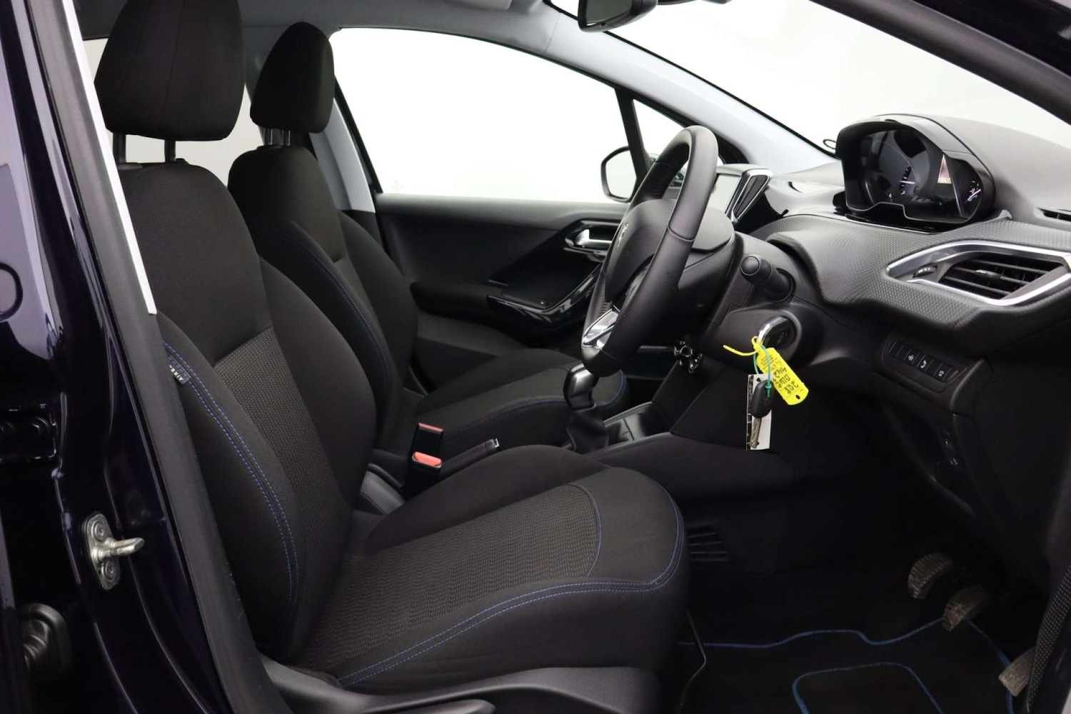 Used Peugeot 208 2019 for sale - 76182612: Photo 2