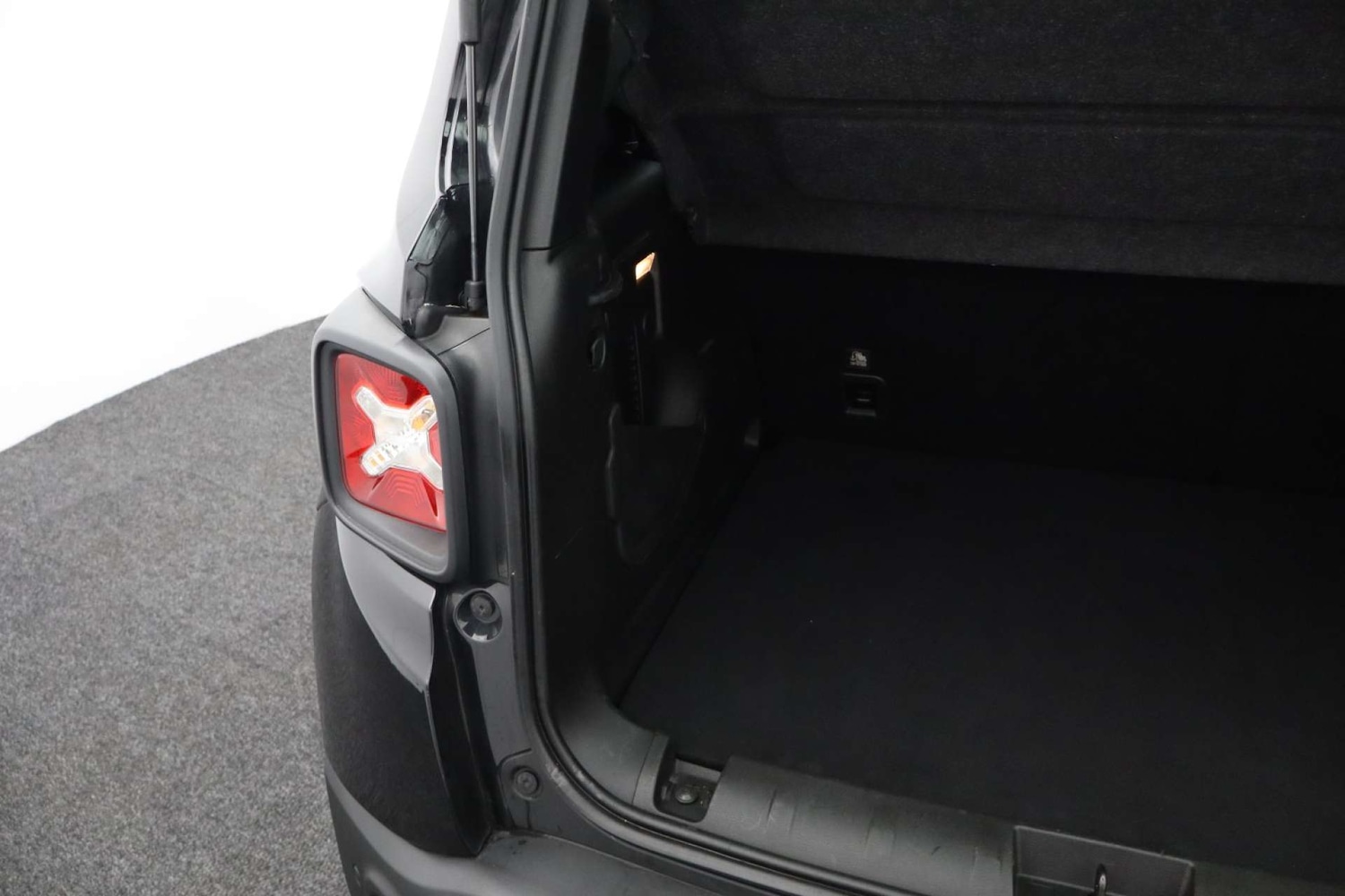 Used Jeep Renegade 2021 for sale - 76422516: Photo 24