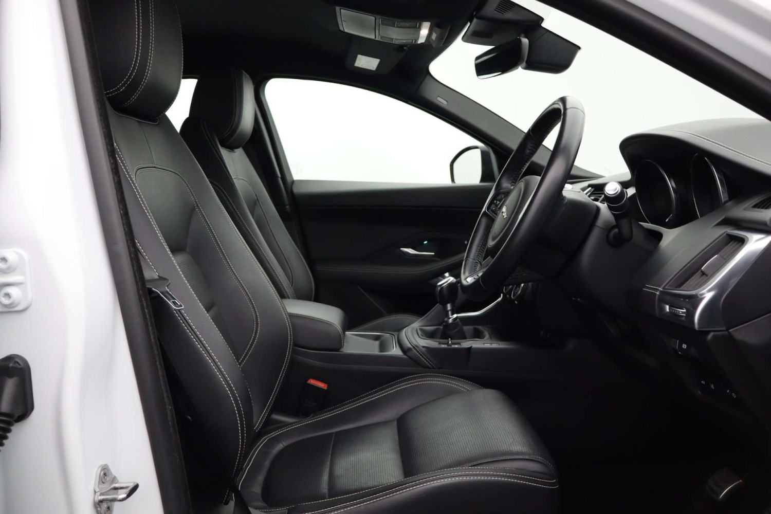 Used Jaguar E-Pace 2018 for sale - 76182624: Photo 2