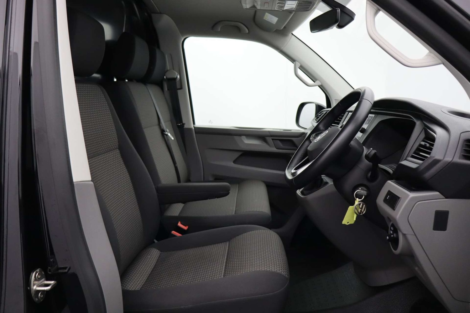 Used Volkswagen Transporter 2023 for sale - 76182720: Photo 2