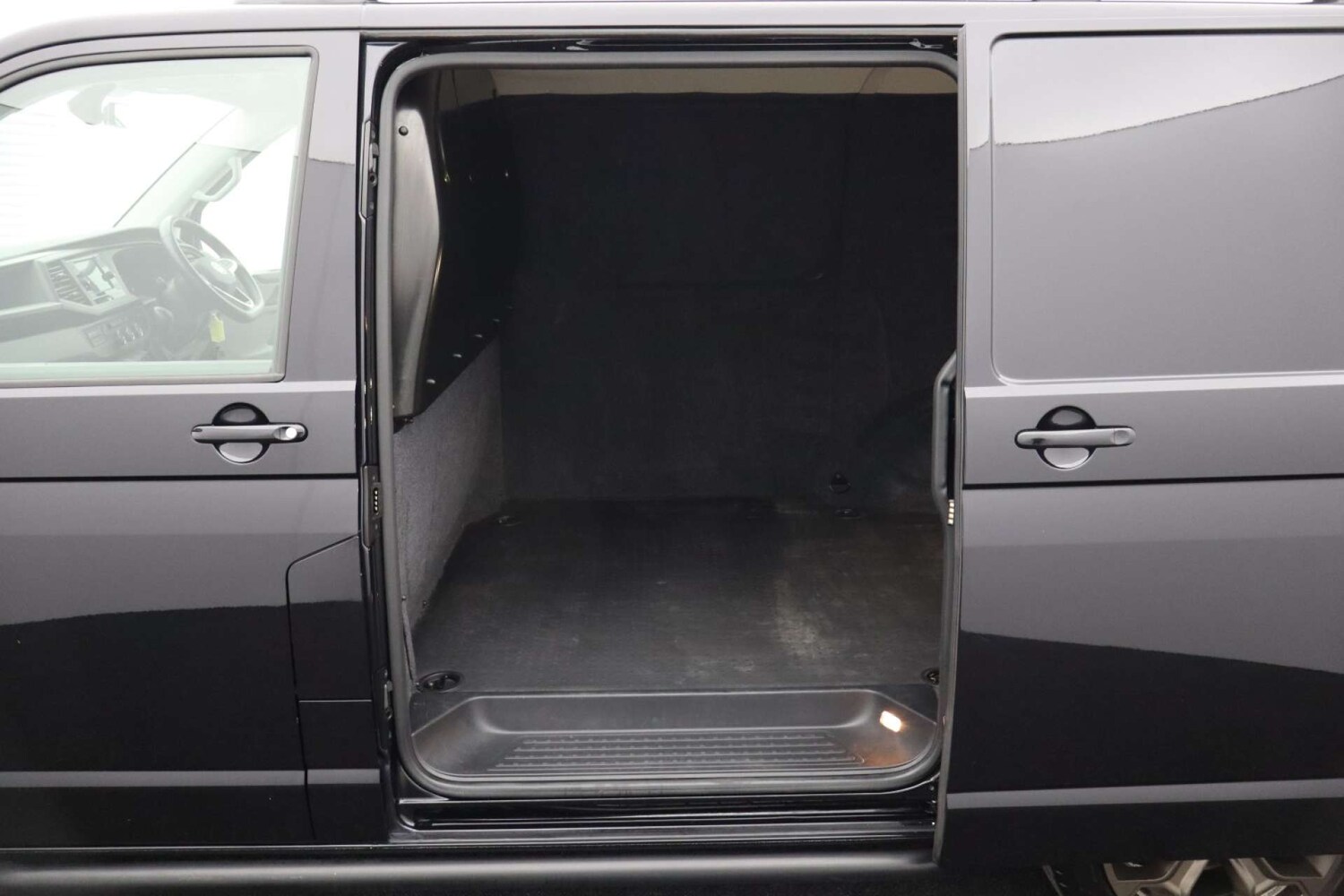 Used Volkswagen Transporter 2023 for sale - 76182720: Photo 30