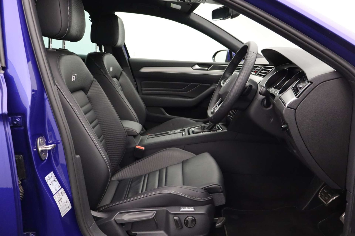 Used Volkswagen Passat 2023 for sale - 76601850: Photo 2