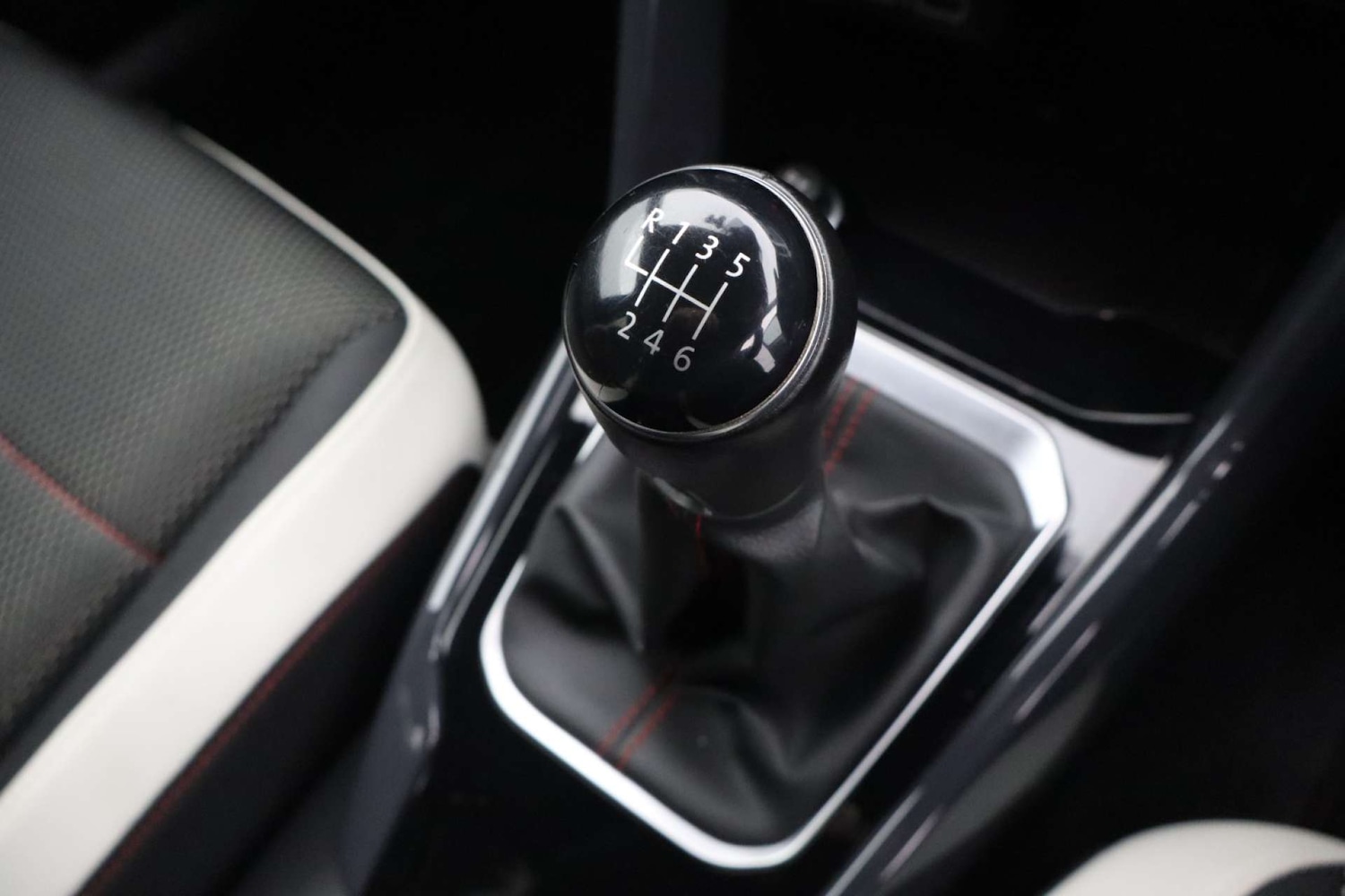 Used Volkswagen T-Roc 2018 for sale - 76694788: Photo 12