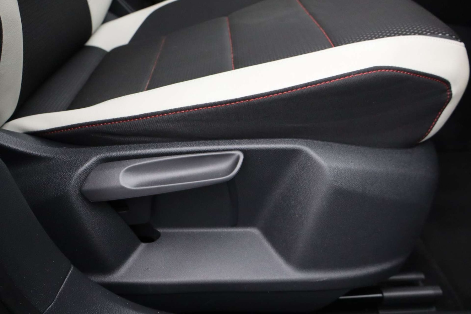 Used Volkswagen T-Roc 2018 for sale - 76694788: Photo 50