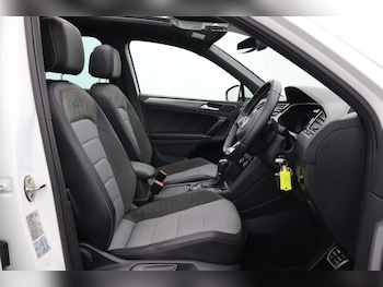 Used Volkswagen Tiguan 2016 for sale - 76182700: Photo 2
