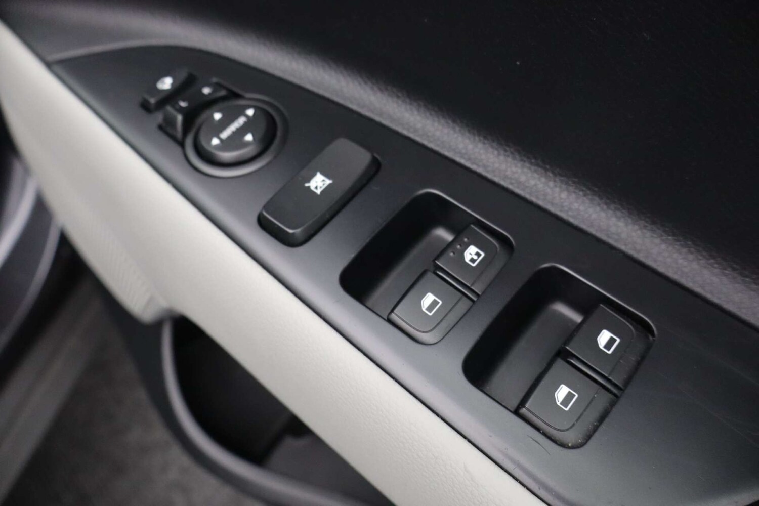 Used Kia Stonic 2018 for sale - 76481375: Photo 19