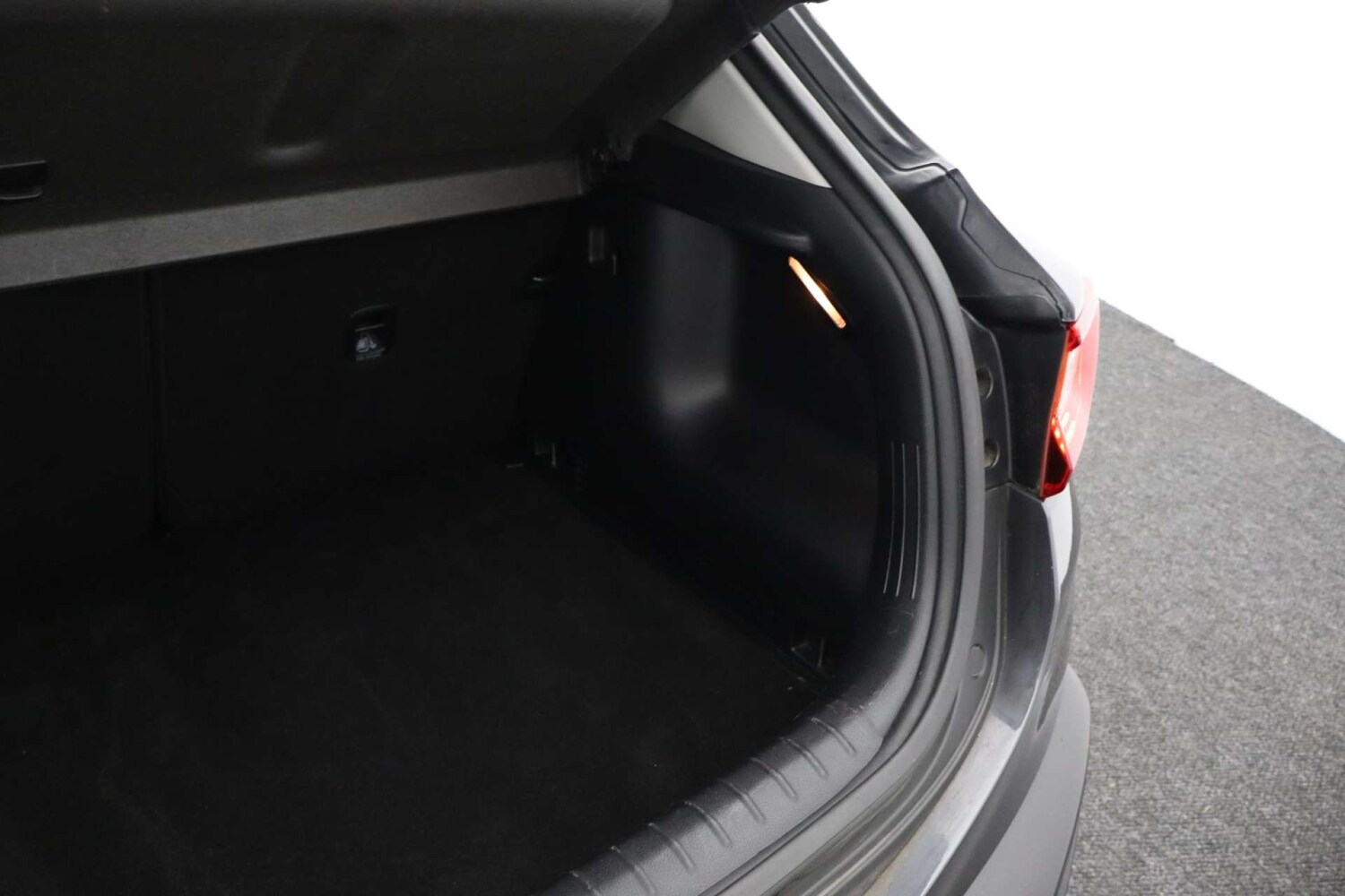 Used Kia Stonic 2018 for sale - 76481375: Photo 23