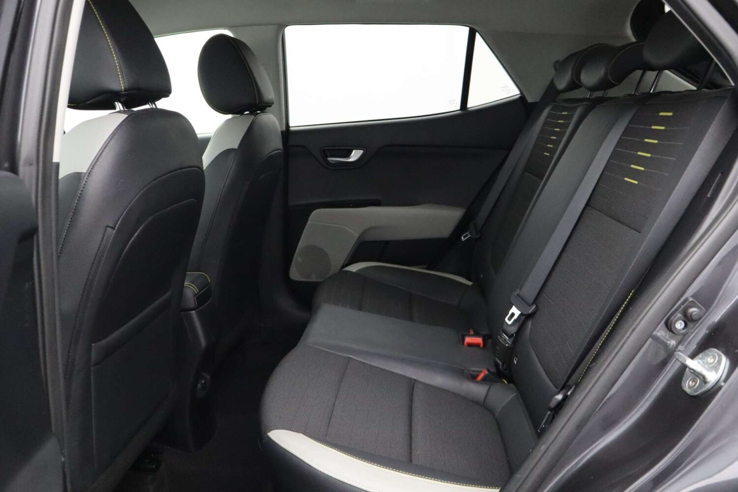 Used Kia Stonic 2018 for sale - 76481375: Photo 28