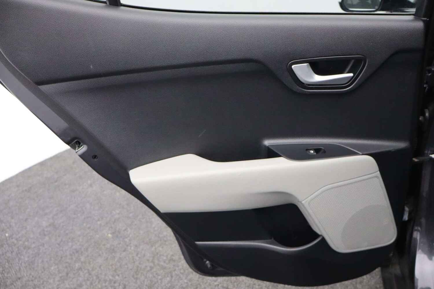 Used Kia Stonic 2018 for sale - 76481375: Photo 29