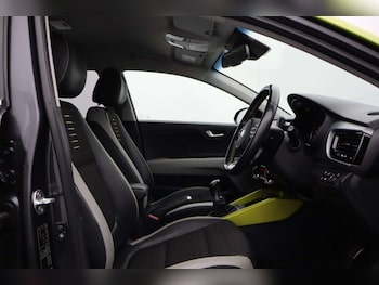 Used Kia Stonic 2018 for sale - 76481375: Photo