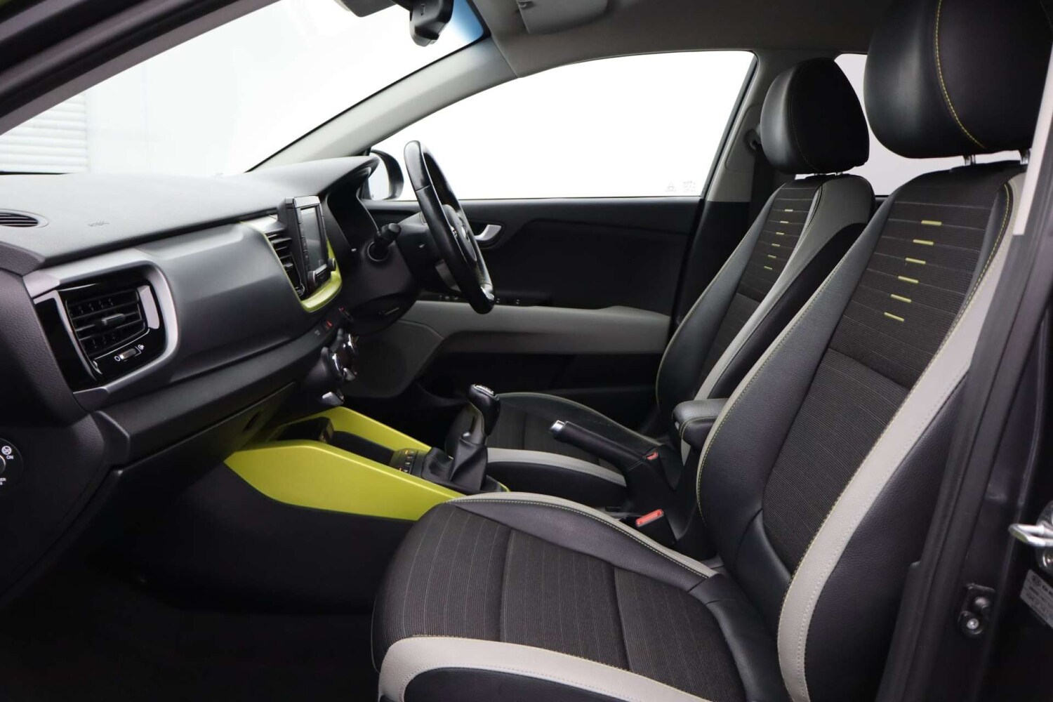 Used Kia Stonic 2018 for sale - 76481375: Photo 30