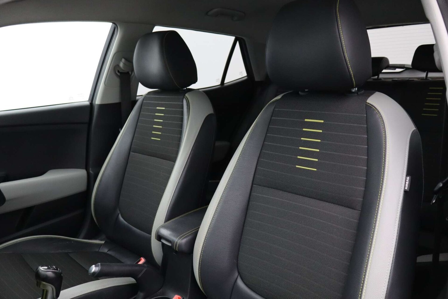 Used Kia Stonic 2018 for sale - 76481375: Photo 32