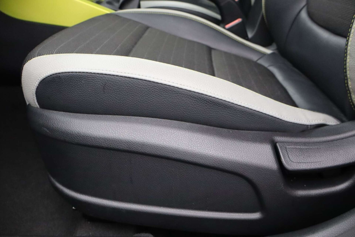 Used Kia Stonic 2018 for sale - 76481375: Photo 33