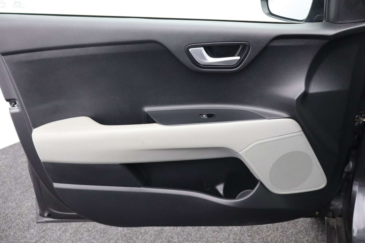 Used Kia Stonic 2018 for sale - 76481375: Photo 35