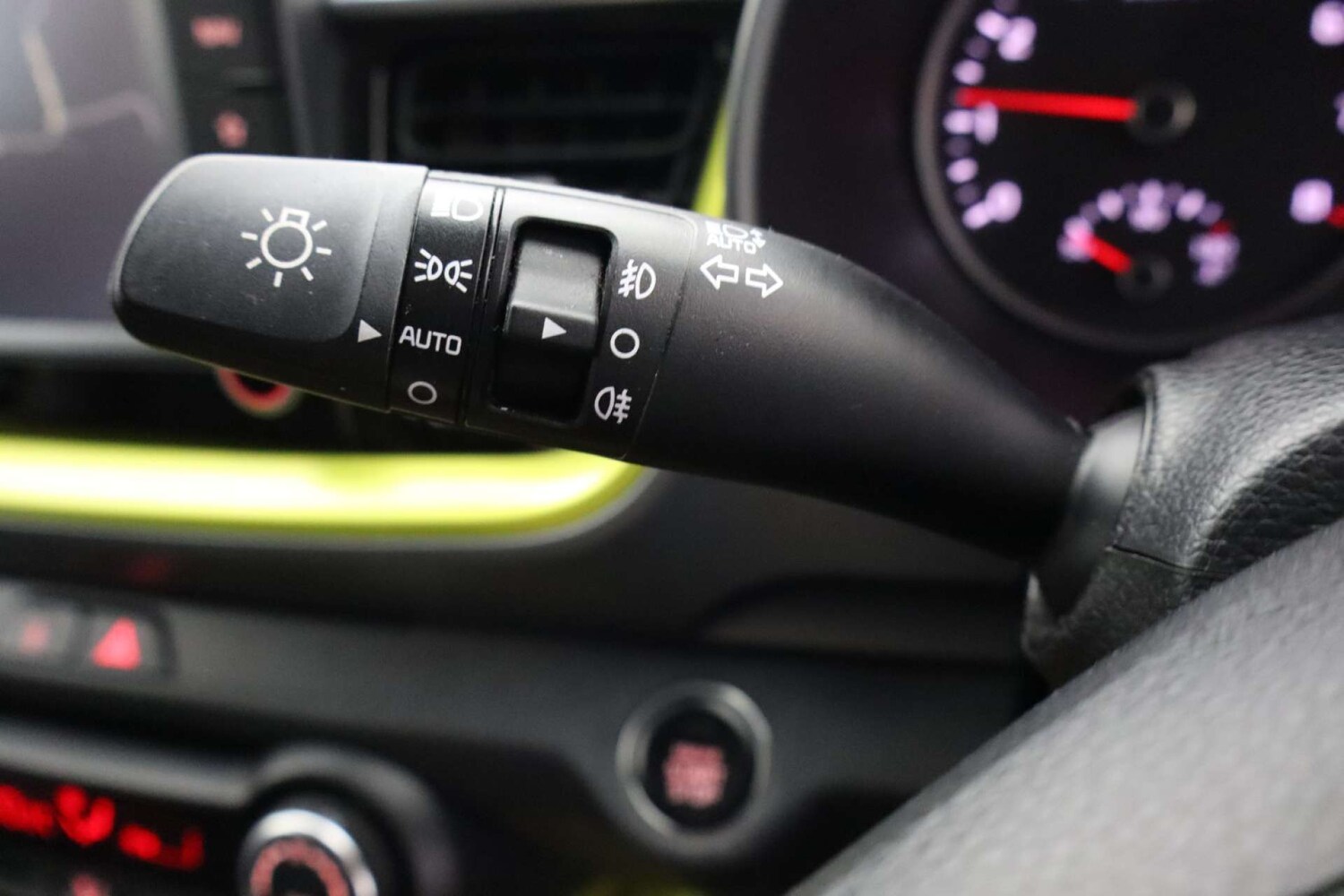 Used Kia Stonic 2018 for sale - 76481375: Photo 38