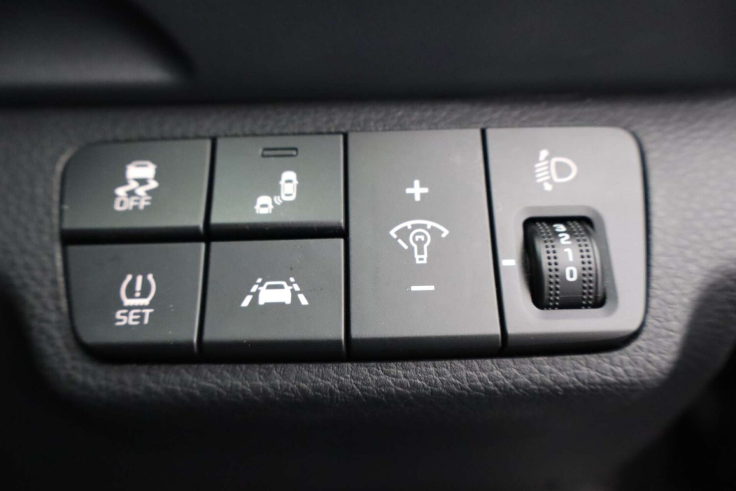 Used Kia Stonic 2018 for sale - 76481375: Photo 42