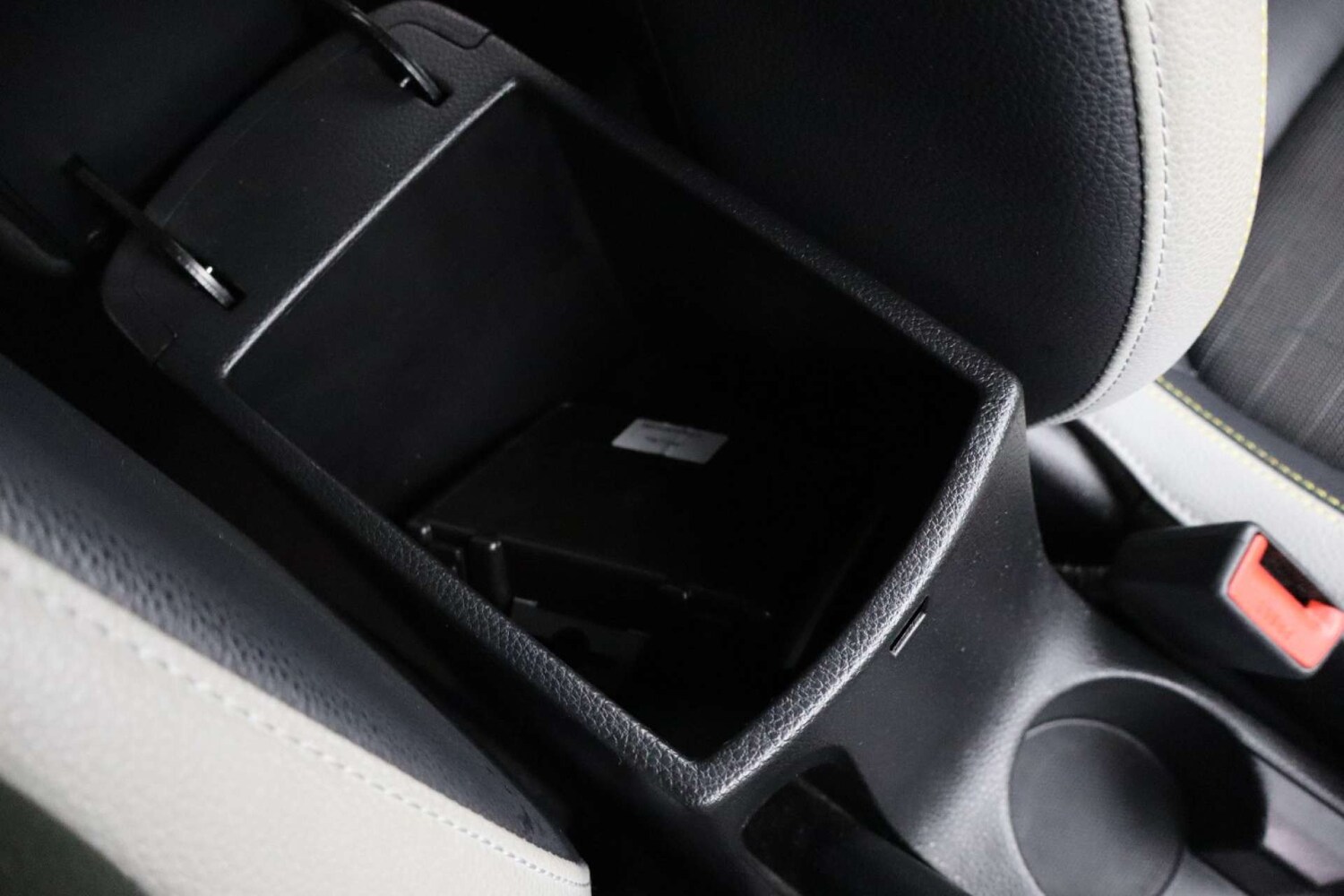 Used Kia Stonic 2018 for sale - 76481375: Photo 52