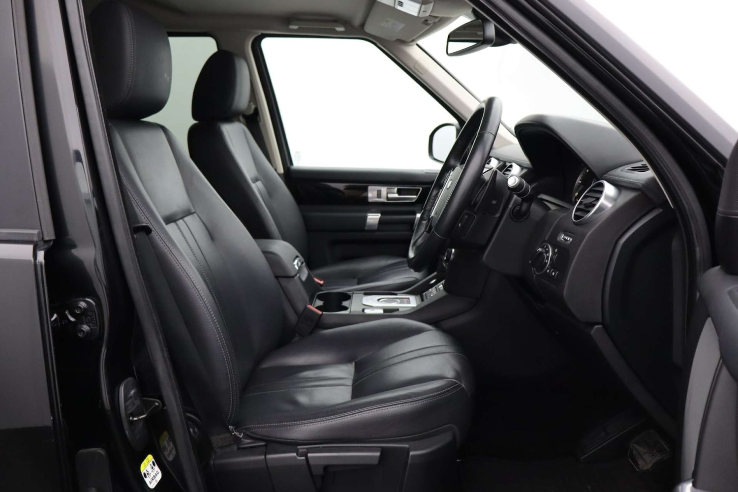 Used Land Rover Discovery 2015 for sale - 76182658: Photo 2