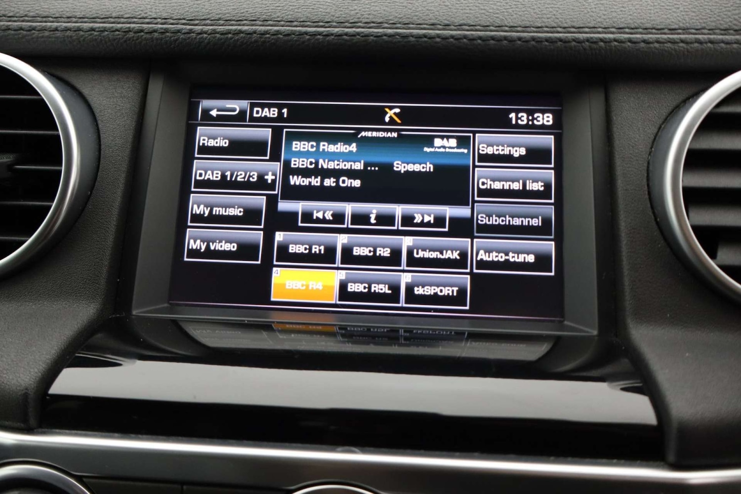 Used Land Rover Discovery 2015 for sale - 76182658: Photo 49
