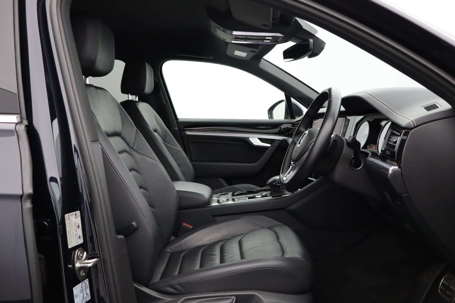 Used Volkswagen Touareg 2019 for sale - 76182669: Photo 2