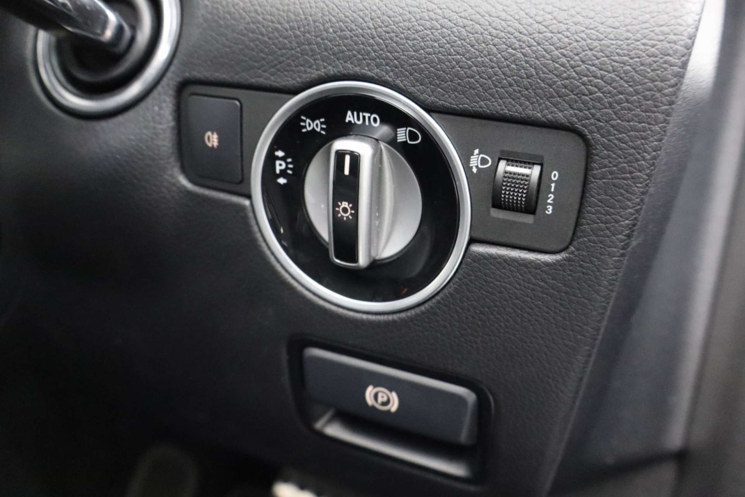 Used Mercedes-Benz SLC 2017 for sale - 76618138: Photo 21