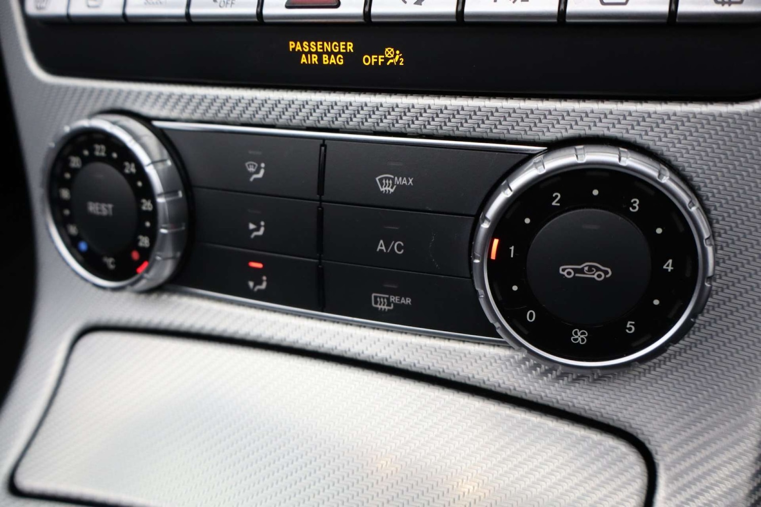 Used Mercedes-Benz SLC 2017 for sale - 76618138: Photo 35