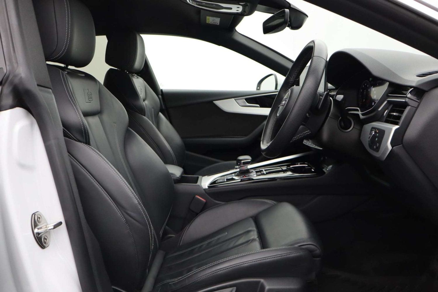 Used Audi A5 2021 for sale - 76182639: Photo 2