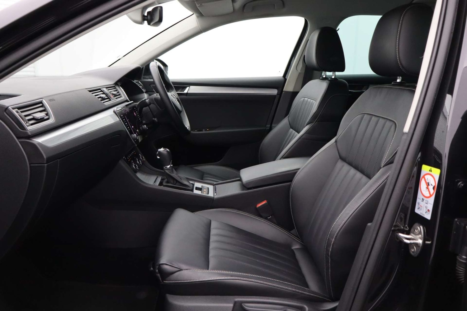 Used Skoda Superb 2023 for sale - 76182610: Photo 10