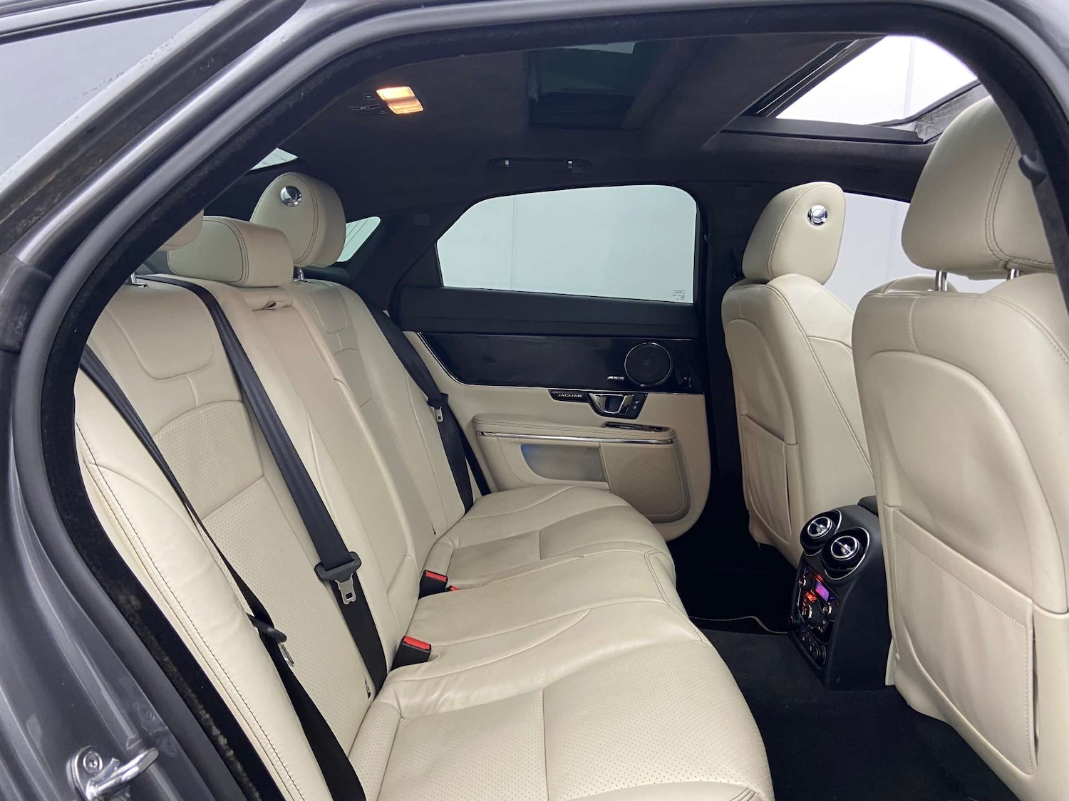 Used Jaguar XJ 2016 for sale - 76741533: Photo 16