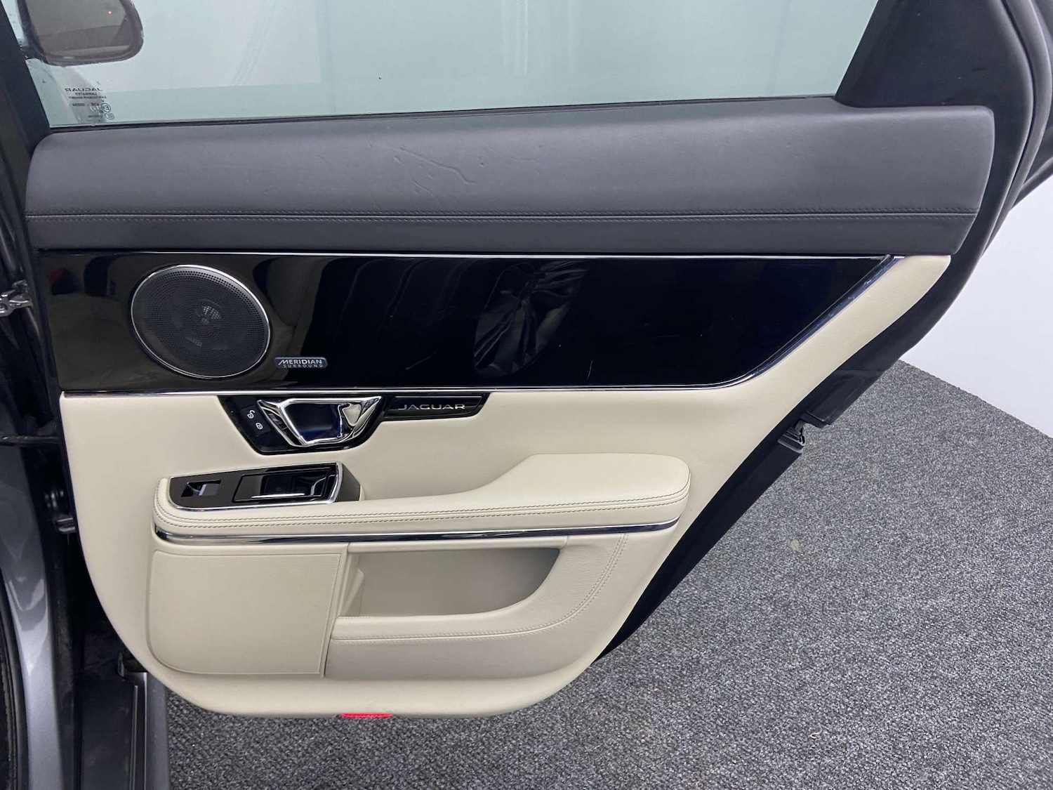 Used Jaguar XJ 2016 for sale - 76741533: Photo 18