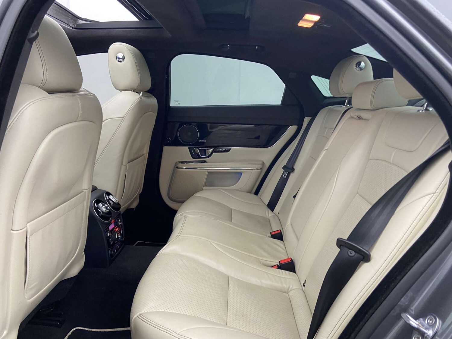 Used Jaguar XJ 2016 for sale - 76741533: Photo 22