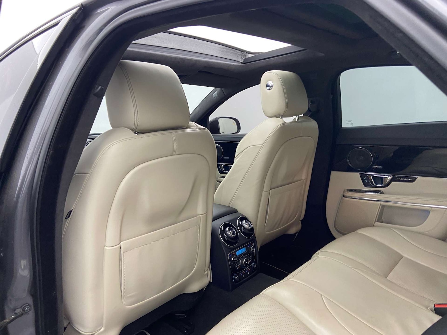 Used Jaguar XJ 2016 for sale - 76741533: Photo 23