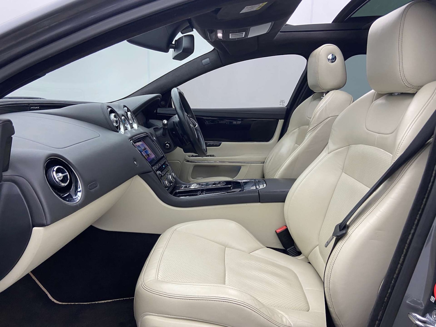 Used Jaguar XJ 2016 for sale - 76741533: Photo 25