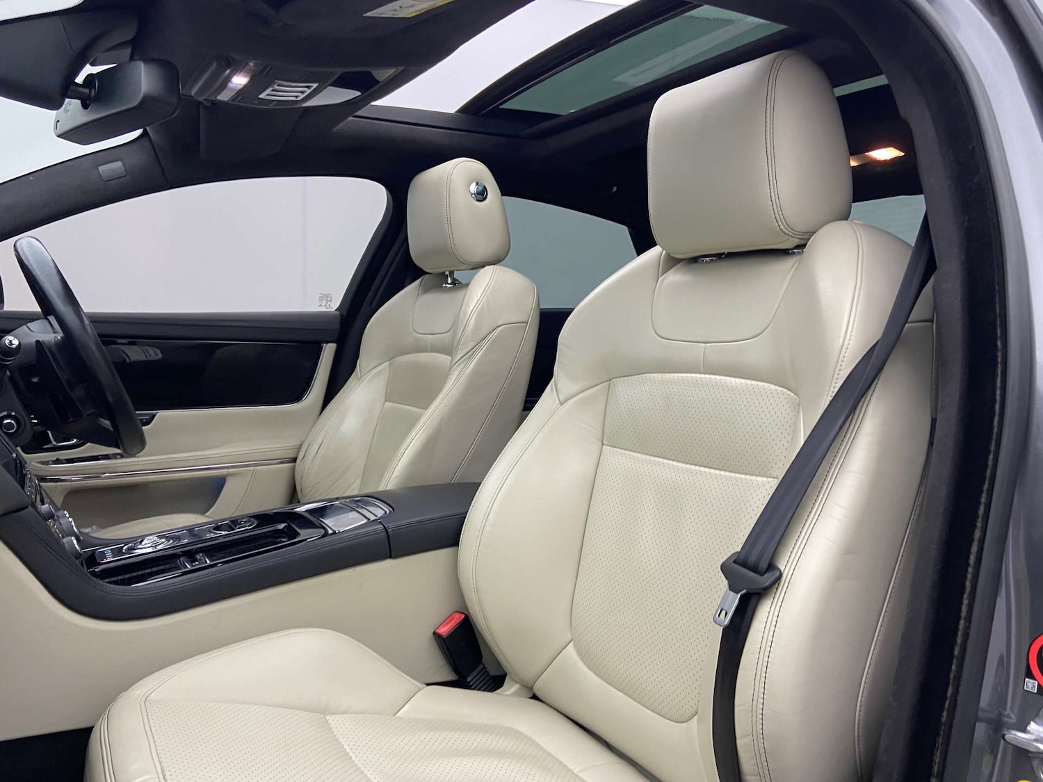 Used Jaguar XJ 2016 for sale - 76741533: Photo 27