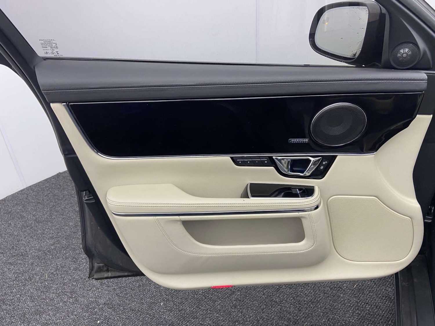 Used Jaguar XJ 2016 for sale - 76741533: Photo 28