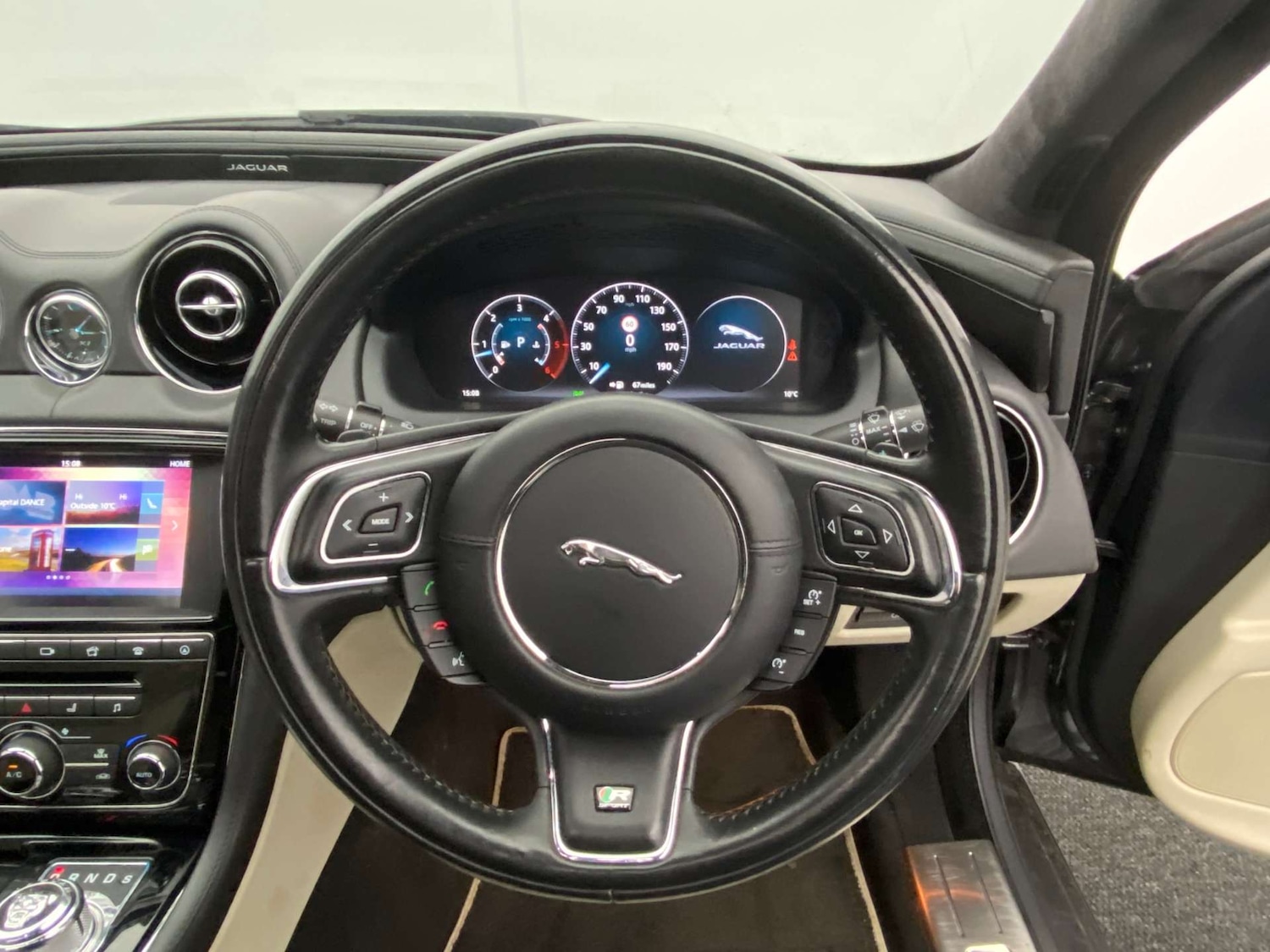 Used Jaguar XJ 2016 for sale - 76741533: Photo 29