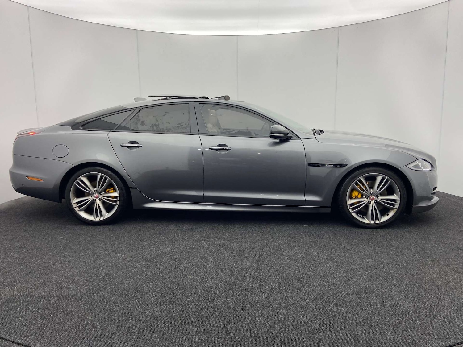 Used Jaguar XJ 2016 for sale - 76741533: Photo 3