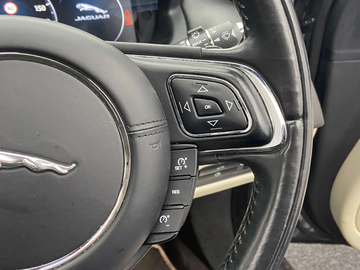 Used Jaguar XJ 2016 for sale - 76741533: Photo 34