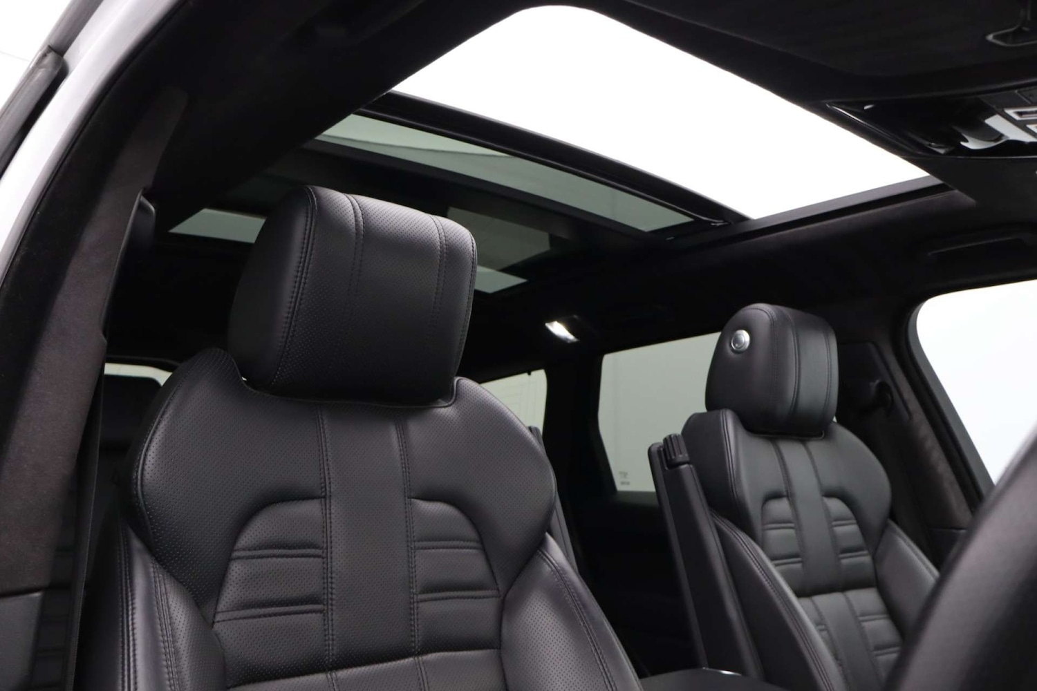 Used Land Rover Range Rover Sport 2017 for sale - 78211877: Photo 2