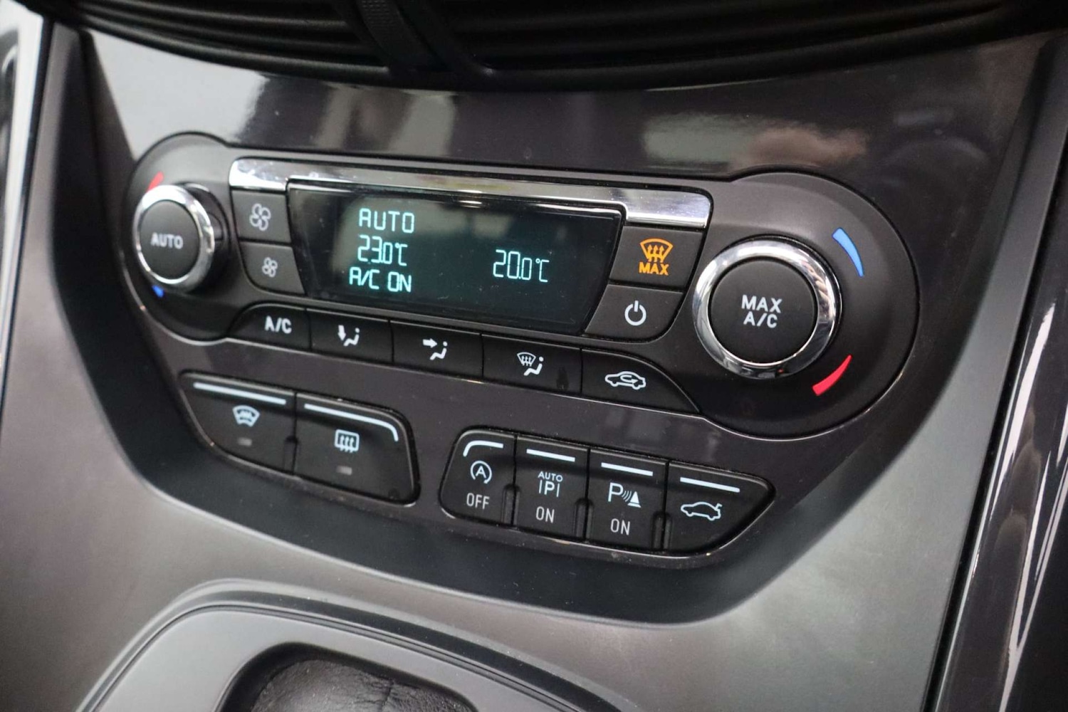 Used Ford Kuga 2015 for sale - 76481378: Photo 60