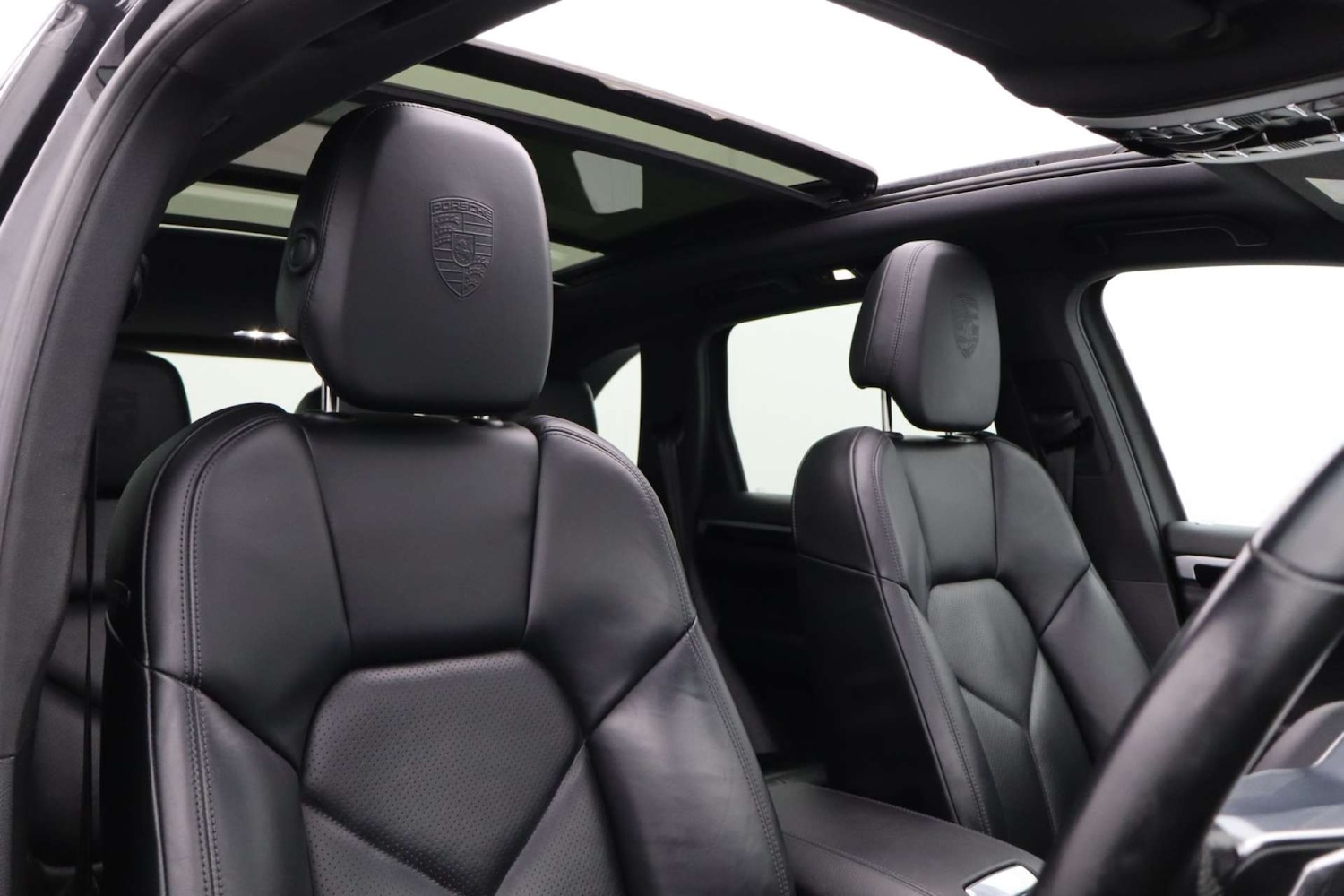 Used Porsche Cayenne 2017 for sale - 77061746: Photo 2