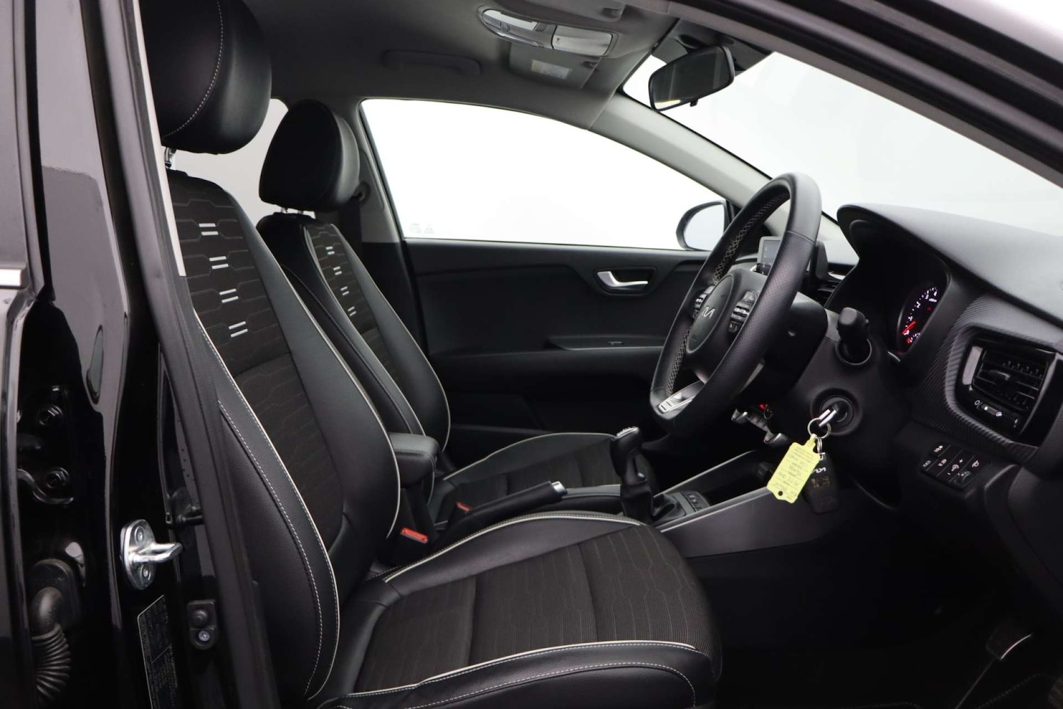 Used Kia Stonic 2023 for sale - 77423738: Photo 12