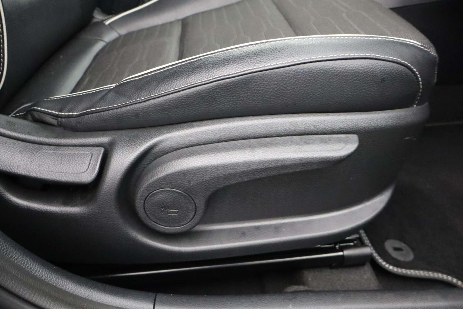 Used Kia Stonic 2023 for sale - 77423738: Photo 14